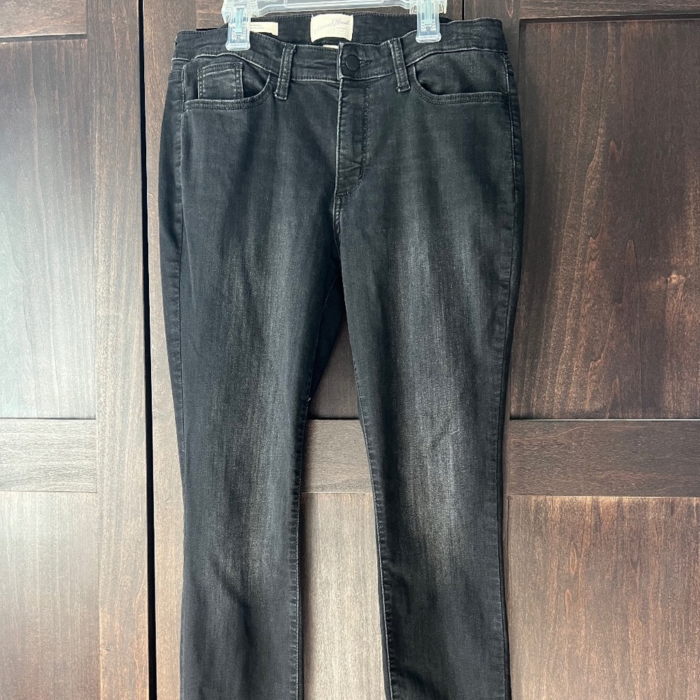 Universal Thread size 8 black skinny jeans